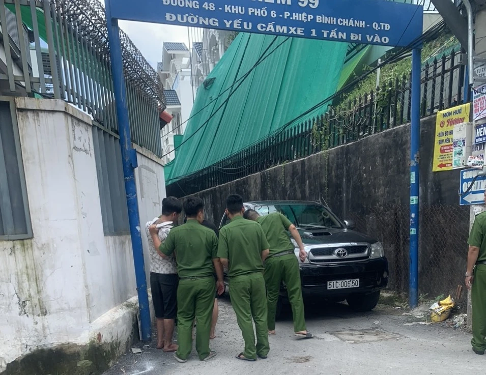 Vừa giật điện thoại thì bị công an bắt