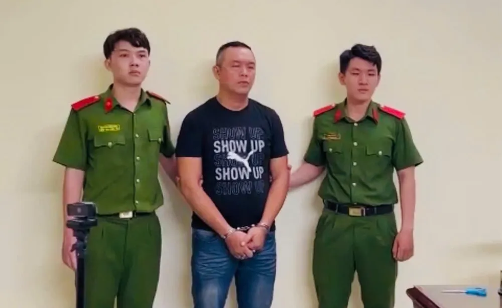 Giang bị công an khởi tố, bắt tạm giam Khởi tố, bắt giam người người đập kính ô tô, hành hung tài xế tại Thủ Đức