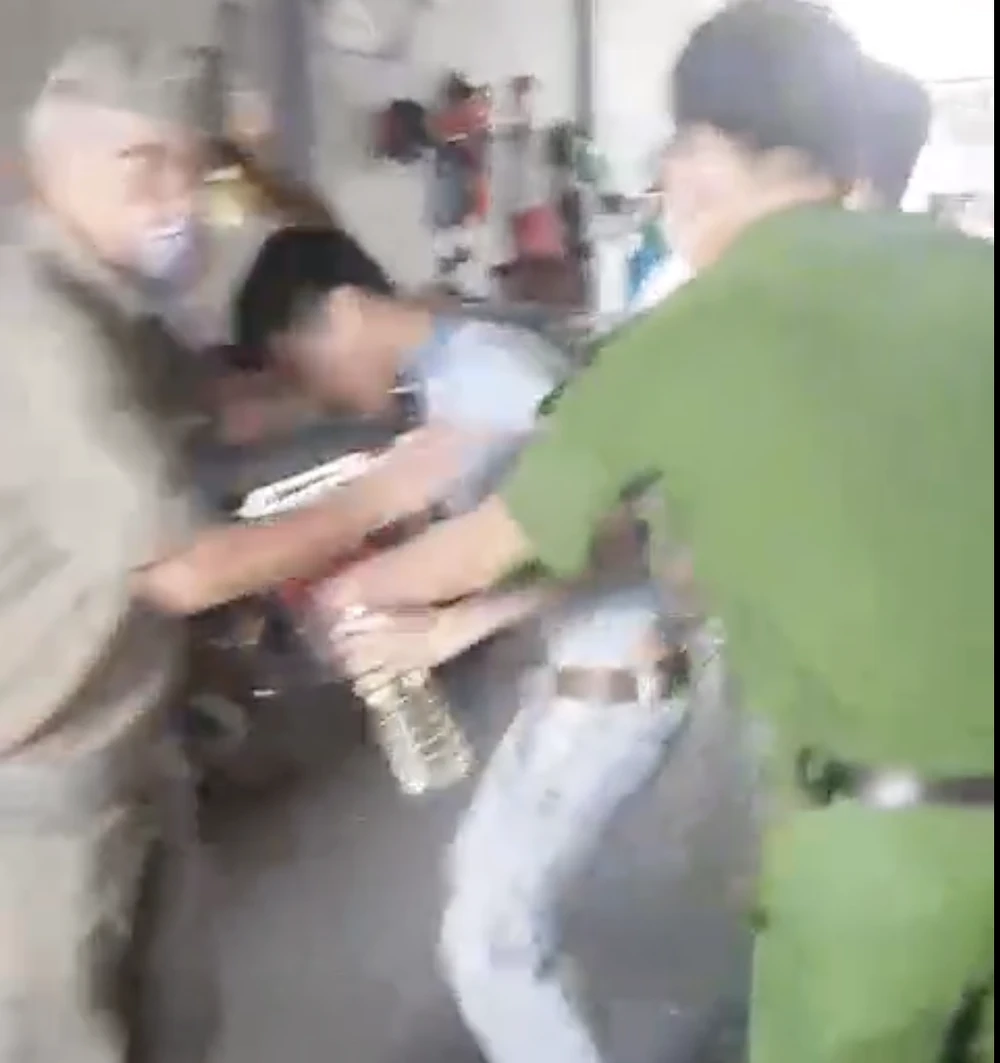 Công an kịp thời ngăn vụ tưới xăng đòi đốt khu nhà trọ ở Thủ Đức