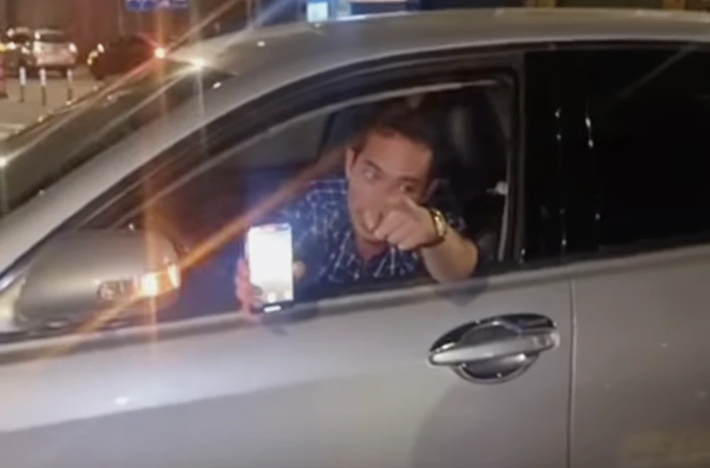 Say xỉn lái ô tô còn chửi người đi đường