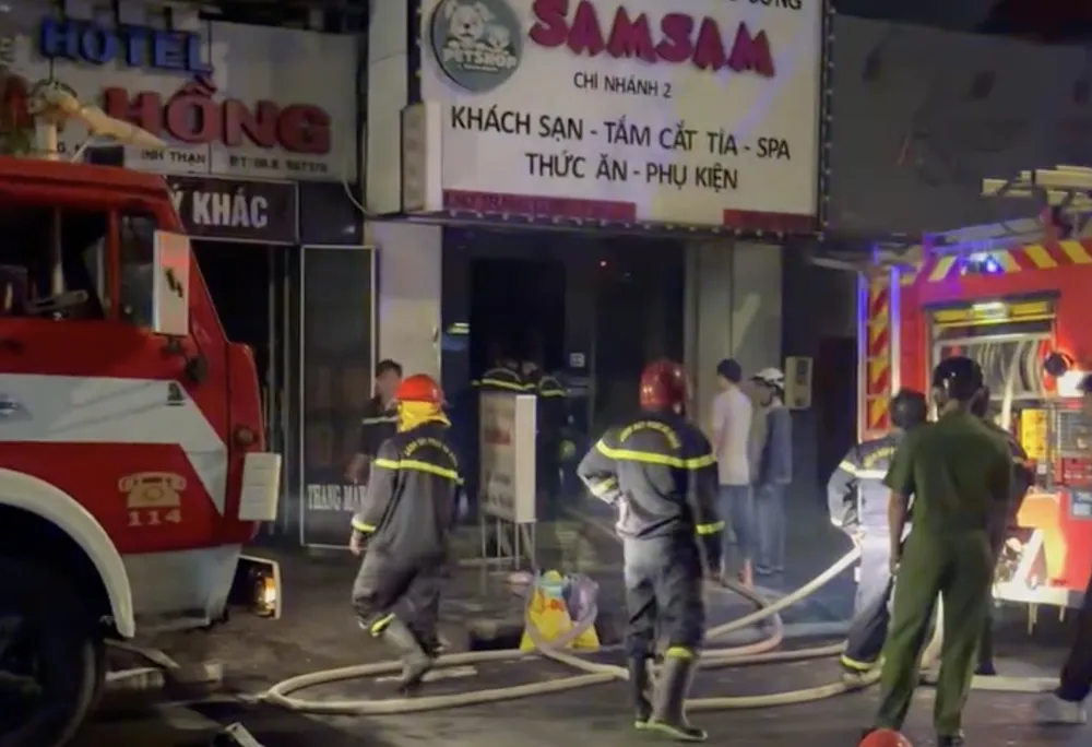 3 người nhập viện trong vụ cháy cửa hàng thú cưng tại Bình Thạnh