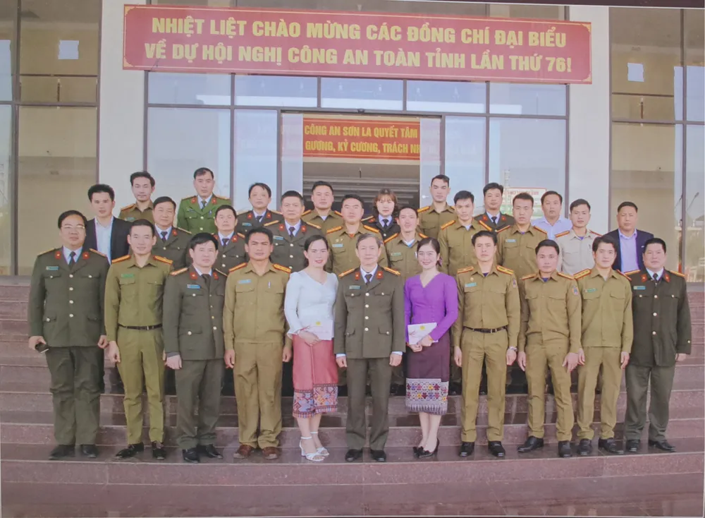 Cong-an-tinh-Son-La-gap-mat-can-bo-chien-si-cong-an-cac-tinh-Bac-Lao-7.jpg