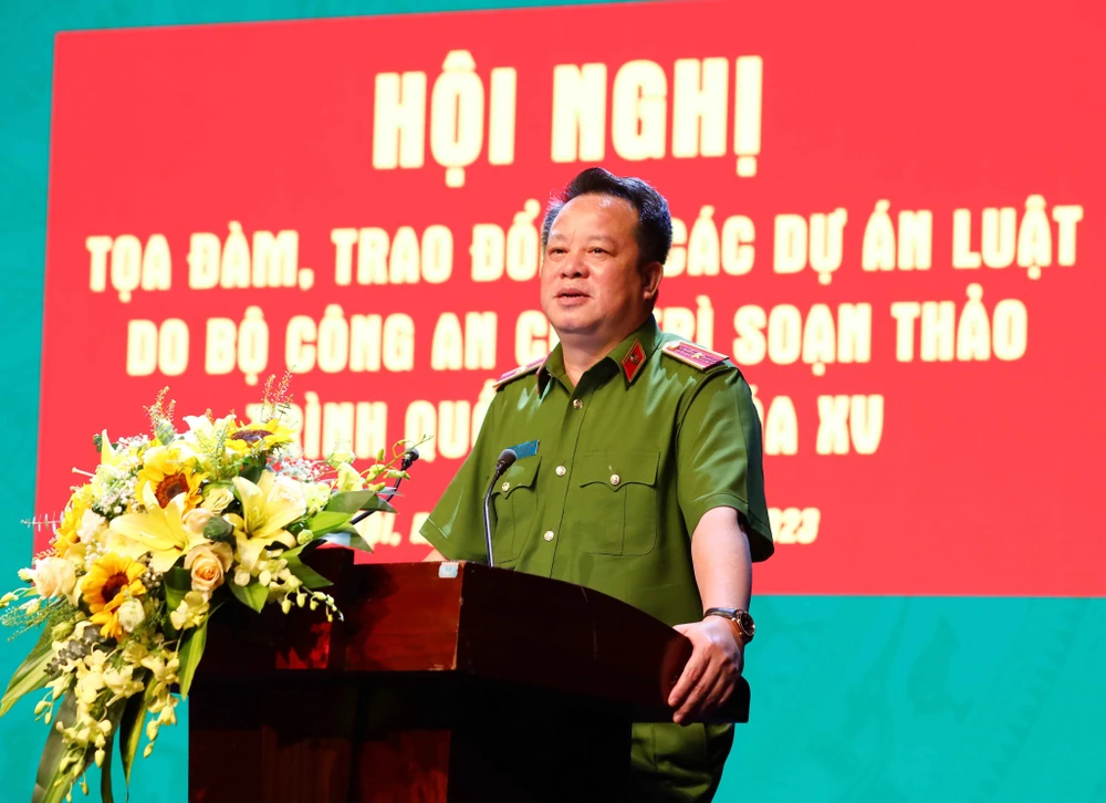 Thiếu tướng Nguyễn Quốc Hùng, Cục trưởng Cục Cảnh sát Quản lý hành chính về trật tự xã hội (C06) phát biểu tại tọa đàm, trao đổi về các dự án luật do Bộ Công an chủ trì soạn thảo trình Quốc hội khoá XV. Ảnh: V03 Chung-toi-rat-cau-thi-trong-qua-trinh-xay-dung-Luat-do-Bo-Cong-an-chu-tri-12.jpg