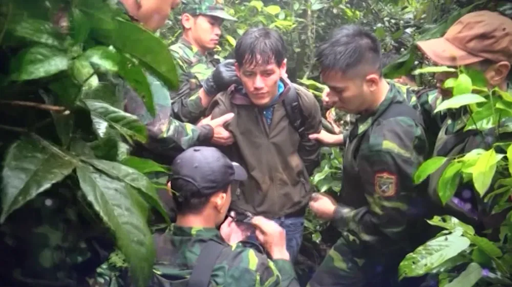 Hầu hết các toán, nhóm buôn bán, vận chuyển ma túy đều có vũ khí nóng, rất manh động, sẵn sàng chống trả quyết liệt lực lượng chức năng khi bị phát hiện, bắt giữ. Ảnh: Cục PCMT&TP Dung-la-chan-the-phong-chong-toi-pham-ngay-tu-bien-gioi-dat-nuoc-2.png
