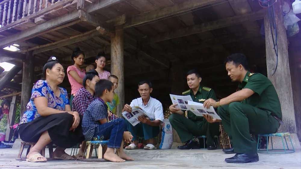 Sự thương yêu đùm bọc cưu mang của đồng bào các dân tộc biên giới và nhân dân cả nước đã giúp lực lượng PCMT&TP BĐBP hoàn thành xuất sắc mọi nhiệm vụ được giao. Ảnh: Cục PCMT&TP Dung-la-chan-the-phong-chong-toi-pham-ngay-tu-bien-gioi-dat-nuoc-4.png