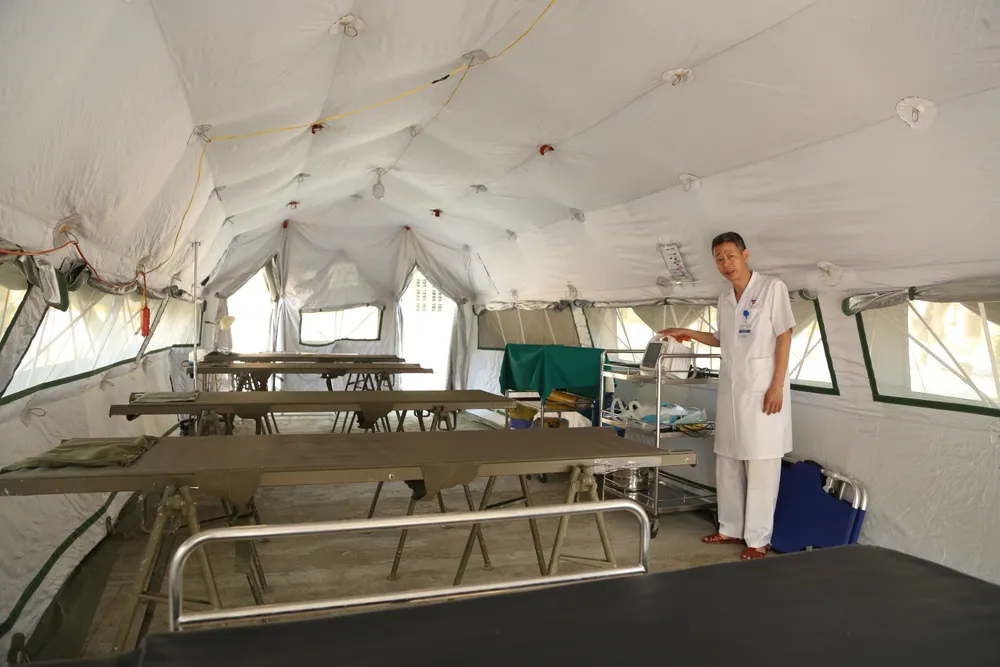 Ghé thăm Bệnh viện dã chiến Quân đội tại 'chảo lửa' tháng 5 Điện Biên