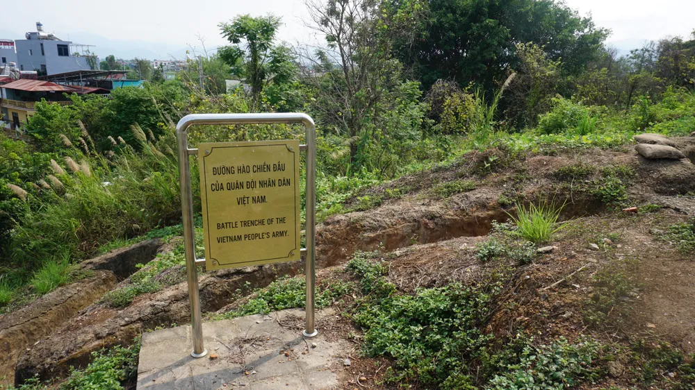 Hàng vạn người tham quan Đồi A1 trước ngày đại lễ chiến thắng Điện Biên Phủ