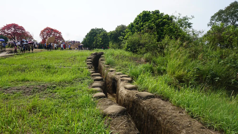 Hàng vạn người tham quan Đồi A1 trước ngày đại lễ chiến thắng Điện Biên Phủ