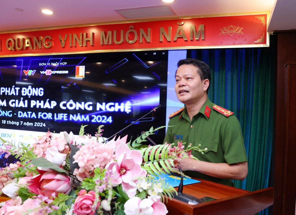 Đại tá Vũ Văn Tấn, Phó Cục trưởng C06, Trưởng Ban tổ chức cuộc thi tìm kiếm giải pháp công nghệ dữ liệu và cuộc sống. Ảnh: Kiên Phạm Bo-Cong-an-phat-dong-cuoc-thi-tim-kiem-giai-phap-cong-nghe-du-lieu-1.jpg