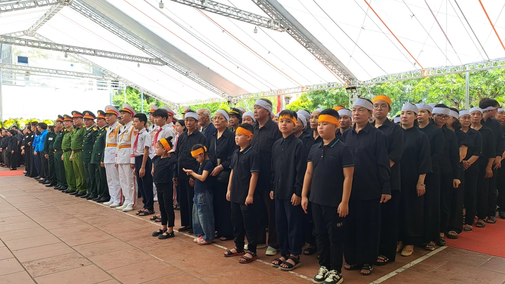 Gia quyến nội ngoại của Tổng Bí thư Nguyễn Phú Trọng. Le-truy-dieu-Tong-Bi-thu-Nguyen-Phu-Trong-tai-que-nha-Lai-Da-5.jpg