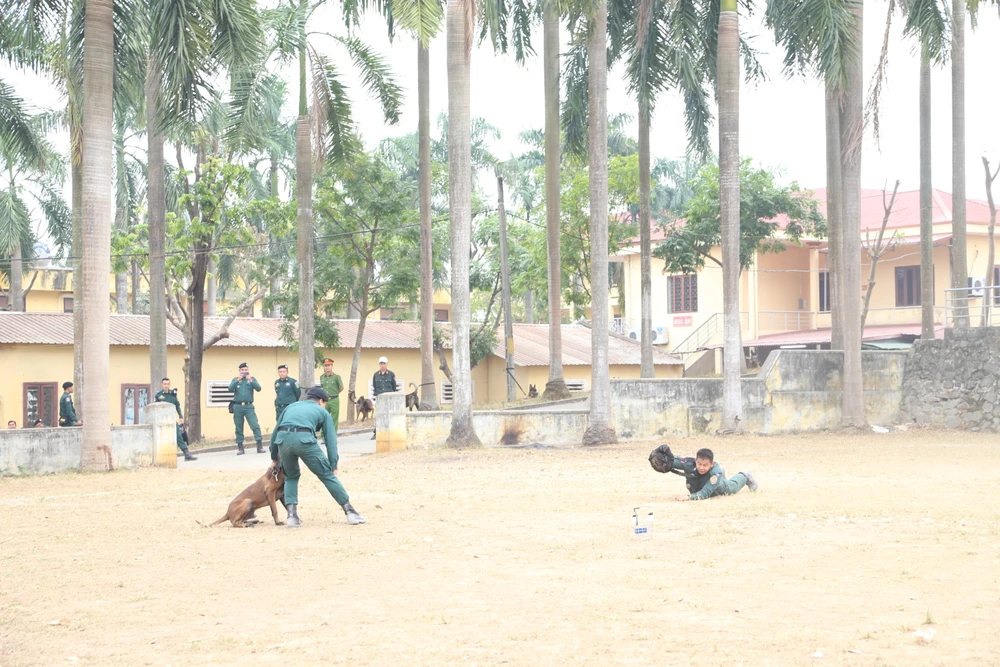 Xem Canh-sat-hoang-gia-campuchia-thao-dien-cung-cho-nghiep-vu-hoc-o-Viet-Nam-10.JPG