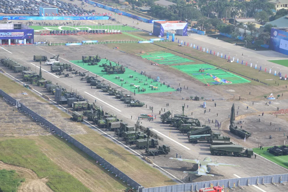 Trien-lam-Quoc-phong-quoc-te-Viet-Nam-2024-Nhin-tu-co-to-quoc-tren-cao-12.JPG