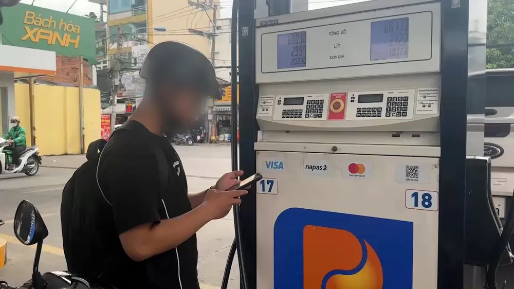 mang điện thoại vào cây xăng3.jpg