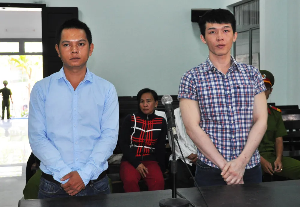 hai cựu công an viên Lê Minh Phát (phải), Lê Ngọc Tâm