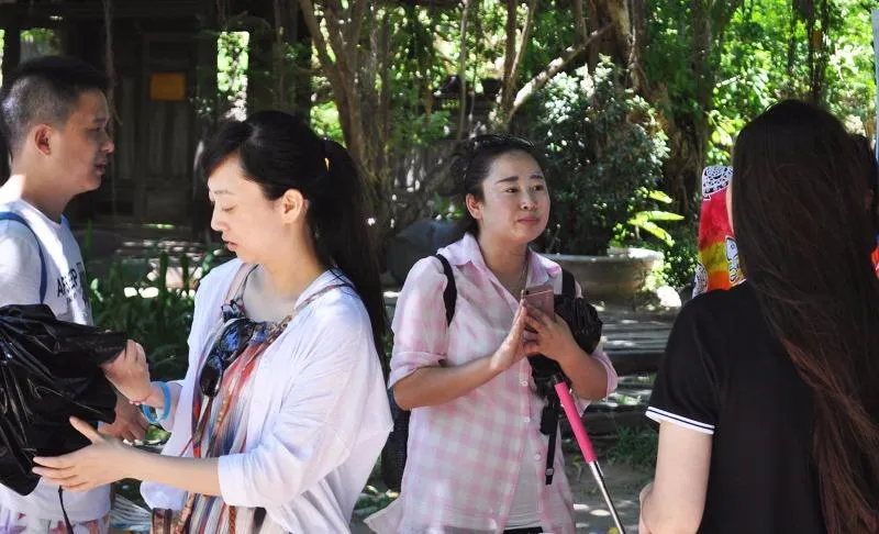 Hướng dẫn viên Trung Quốc hoạt động chui