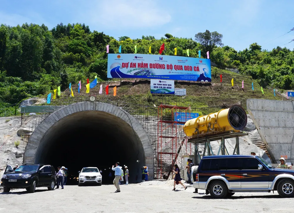 Cửa phía bắc hầm Đèo Cả. Ảnh: TẤN LỘC