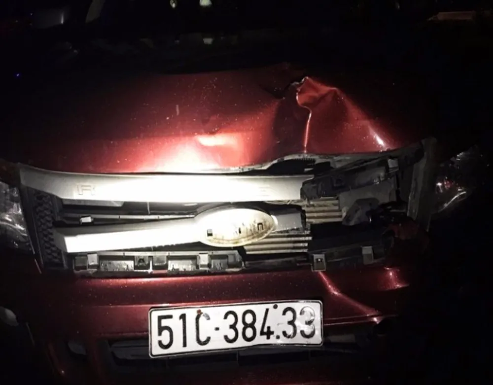 xe bán tải gây tai nạn