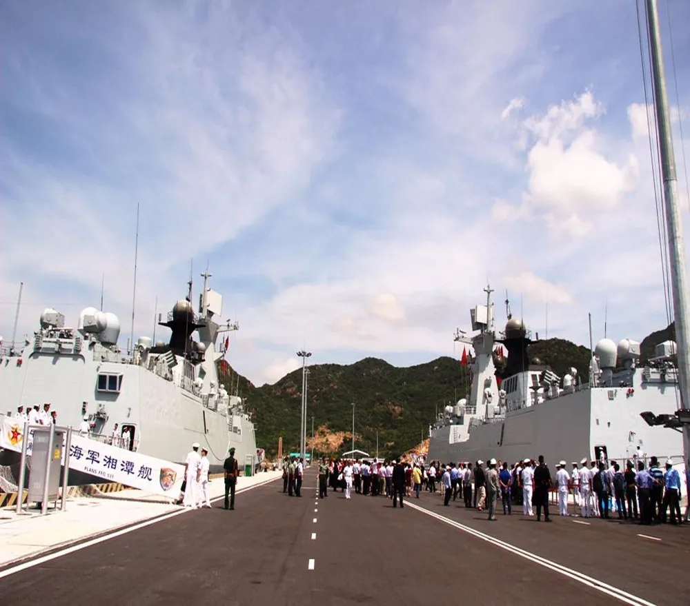 àu hải quân Trung Quốc cập cảng quốc tế Cam Ranh