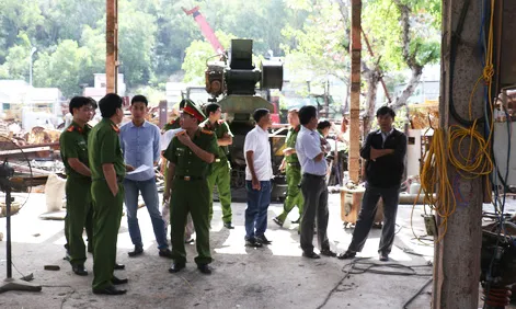 Bình khí đá nổ hất tung nạn nhân lên trời ảnh 2 Bình khí đá nổ hất tung nạn nhân lên trời ảnh 2