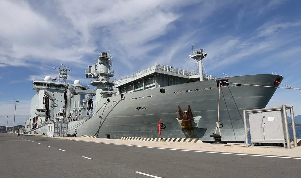 Tàu khu trục Canada thăm cảng Cam Ranh ảnh 6