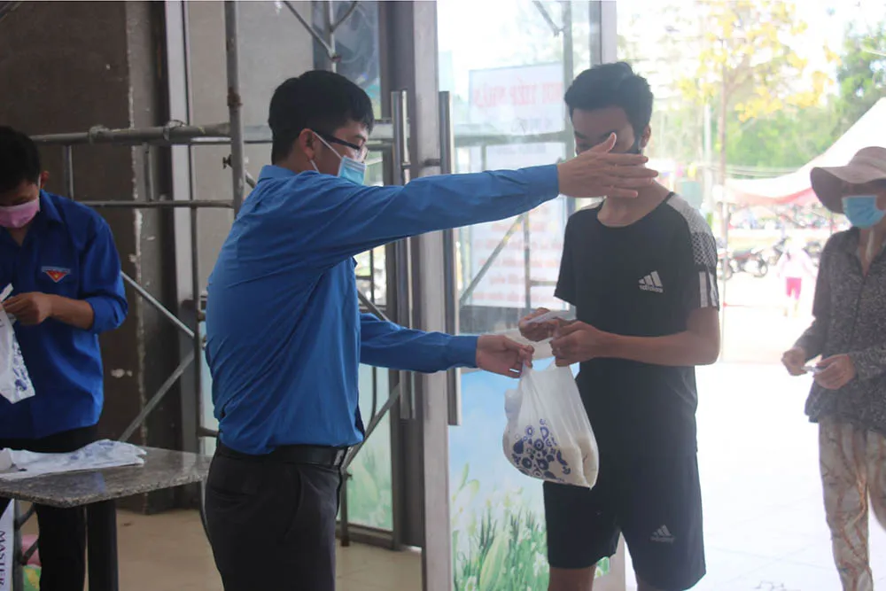 ATM gạo nghĩa tình kèm 5 quả trứng gà ảnh 6