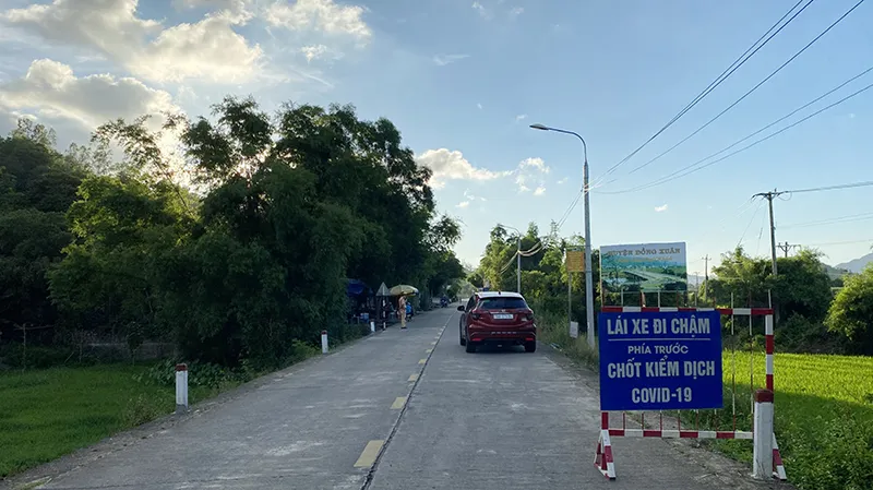 1 nhân viên y tế mắc COVID-19 sau khi tham gia truy vết F1 ở Phú Yên ảnh 2 1 nhân viên y tế mắc COVID-19 sau khi tham gia truy vết F1 ở Phú Yên ảnh 2