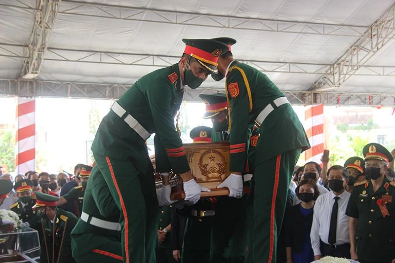 Các liệt sĩ về với đất mẹ