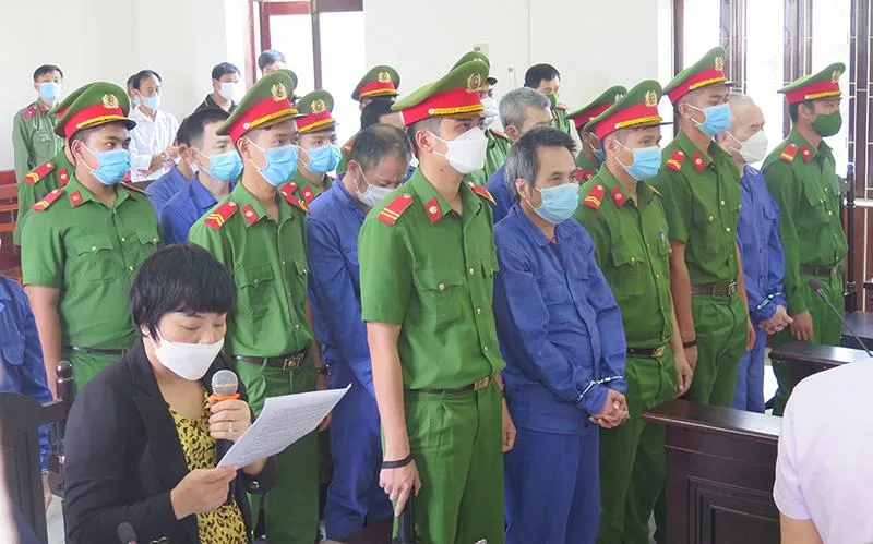 Các bị cáo nghe tòa tuyên án. Ảnh: CTV Các bị cáo nghe tòa tuyên án. Ảnh: CTV