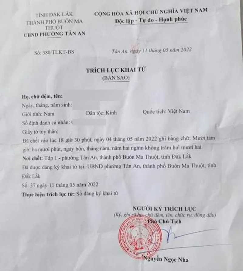 Giấy khai tử cháu L. do UBND phường Tấn An cấp. Giấy khai tử cháu L. do UBND phường Tấn An cấp.