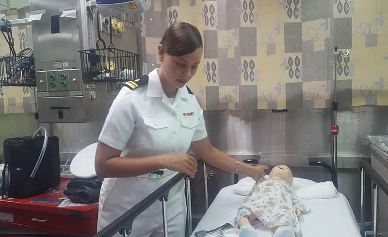 Chăm sóc y tế trên tàu bệnh viện USNS Mercy. Ảnh: TẤN LỘC