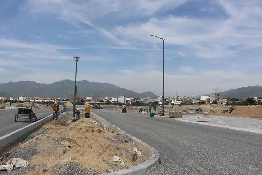 Tập đoàn Phúc Sơn ồ ạt phân lô bán nền trái phép. Ảnh: TẤN LỘC