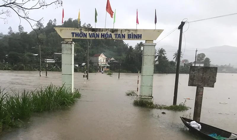 Một số khu dân cư ở huyện Đồng Xuân bị ngập. Ảnh: CTV