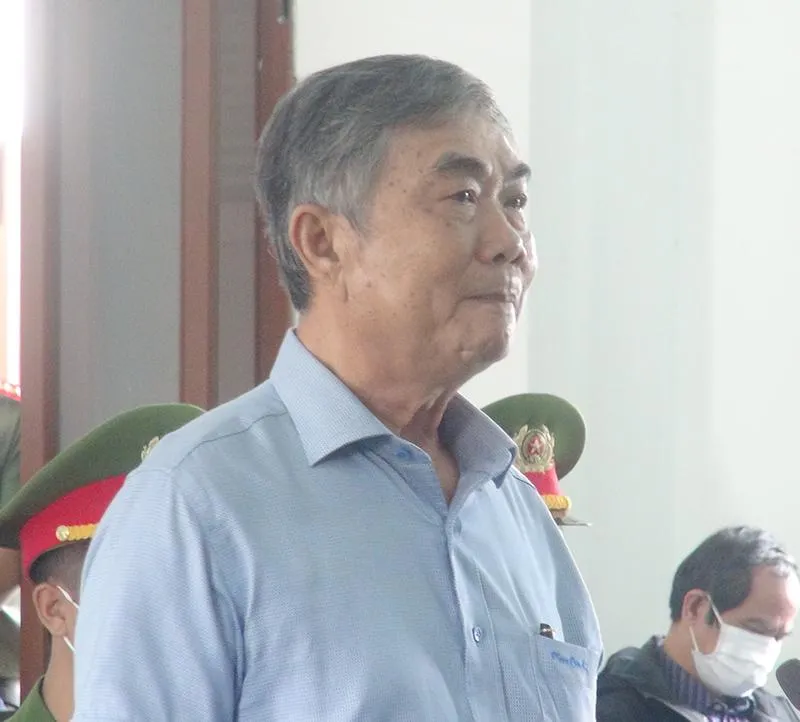 Bị cáo Nguyễn Chí Hiến, cựu Phó Chủ tịch thường trực UBND tỉnh Phú Yên, cho rằng trách nhiệm sai phạm là của tập thể. Ảnh: TL Bị cáo Nguyễn Chí Hiến, cựu Phó Chủ tịch thường trực UBND tỉnh Phú Yên, cho rằng trách nhiệm sai phạm là của tập thể. Ảnh: TL