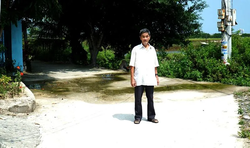 Ông Nguyễn Văn Phụng tại nơi xảy ra vụ án. Ảnh: HUỲNH HẢI