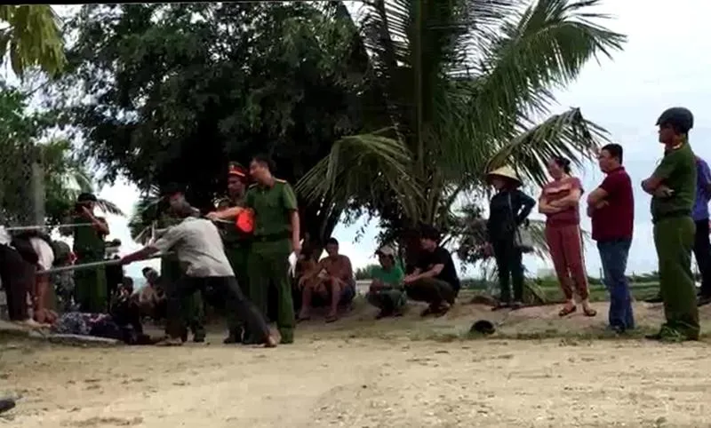 Cơ quan điều tra thực nghiệm điều tra vụ án. Ảnh chụp lại