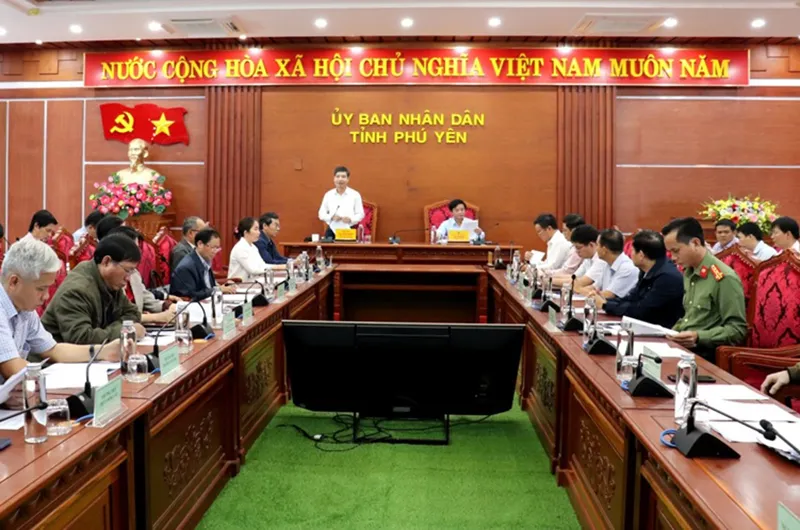 UBND tỉnh Phú Yên họp chỉ đạo công tác giải phóng mặt bằng cao tốc Bắc- Nam. Ảnh: MỸ LUẬN