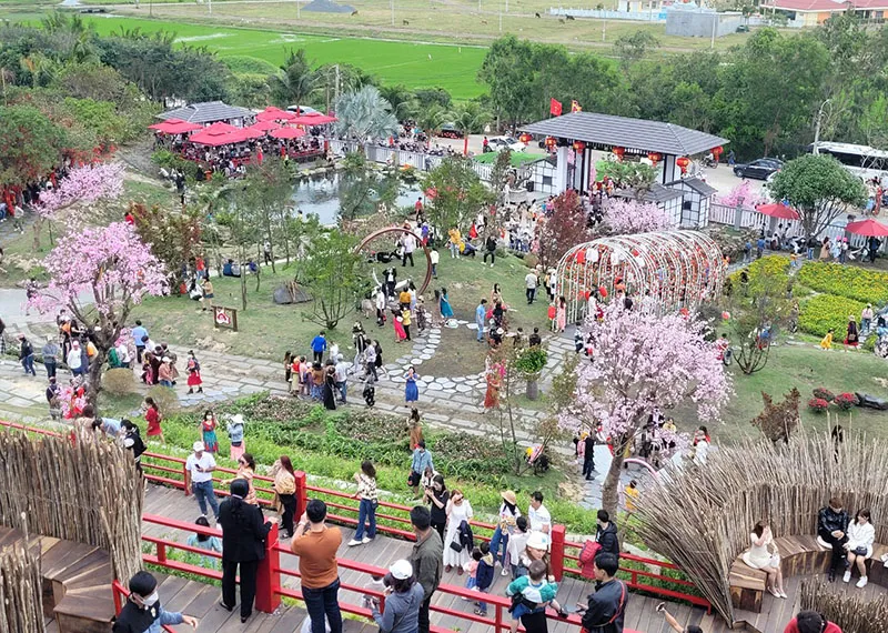 Khu du lịch không phép Canary Garden đón rất nhiều khách trong dịp Tết Nguyên đán. Ảnh: NTH Khu du lịch không phép Canary Garden đón rất nhiều khách trong dịp Tết Nguyên đán. Ảnh: NTH