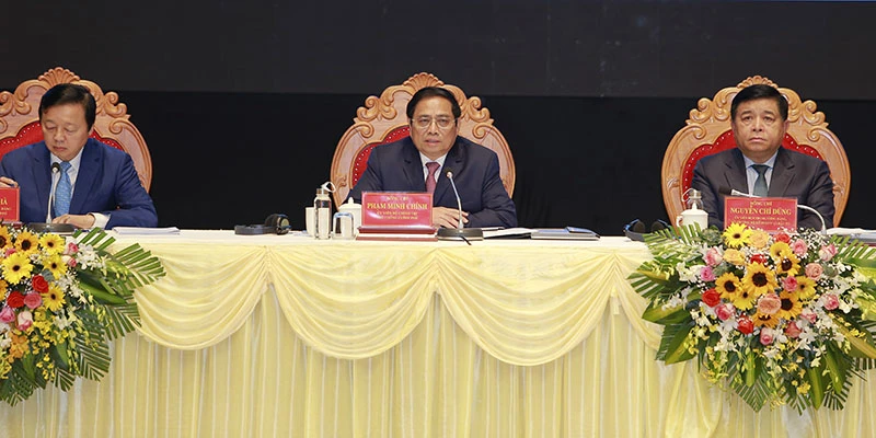 Thủ tướng Chính phủ Phạm Minh Chính (giữa) chủ trì hội nghị. Ảnh: TTBC