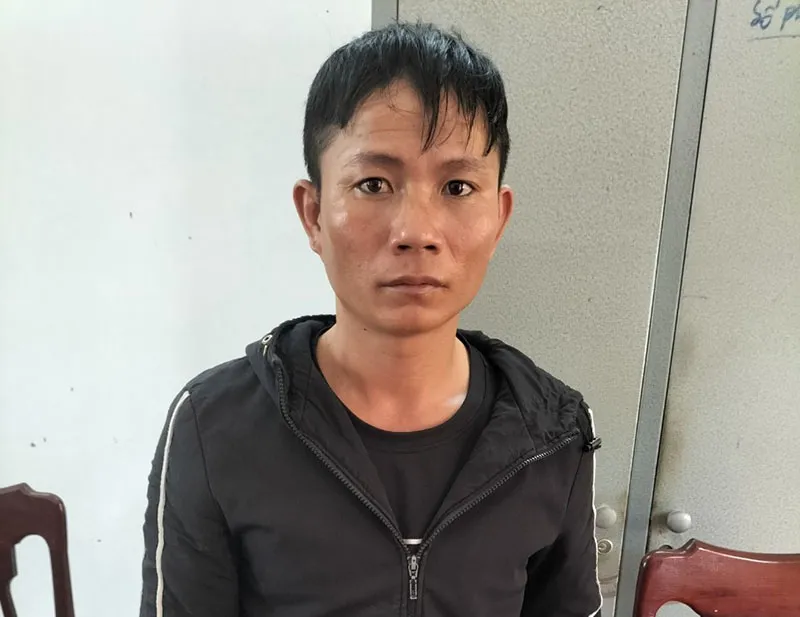 Hoàng Văn Nghĩa sau khi bị bắt giữ. Ảnh: CÔNG AN HUYỆN SÔNG HINH Hoàng Văn Nghĩa sau khi bị bắt giữ. Ảnh: CÔNG AN HUYỆN SÔNG HINH