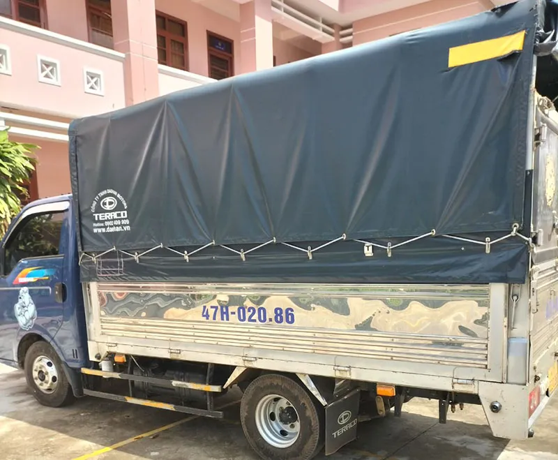 Chiếc ô tô mà Hoàng Văn Nghĩa lái đi trộm cắp. Ảnh: CÔNG AN HUYỆN SÔNG HINH Chiếc ô tô mà Hoàng Văn Nghĩa lái đi trộm cắp. Ảnh: CÔNG AN HUYỆN SÔNG HINH