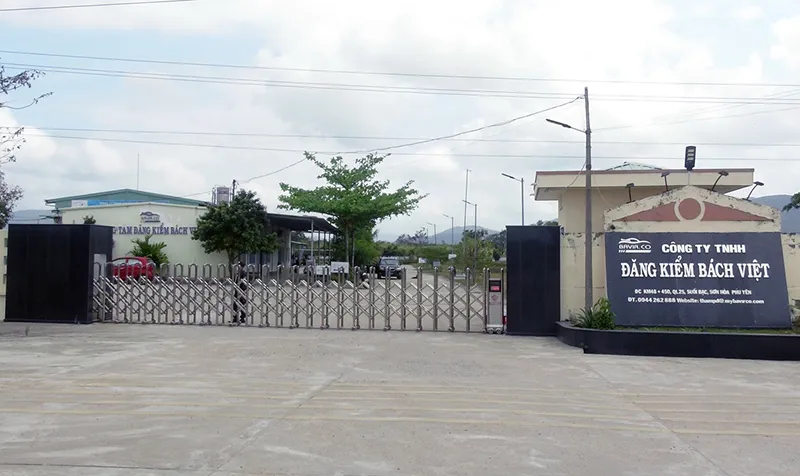 Trung tâm Đăng kiểm 78.02D đóng kín cổng sáng 15-3. Ảnh: VŨ XUÂN