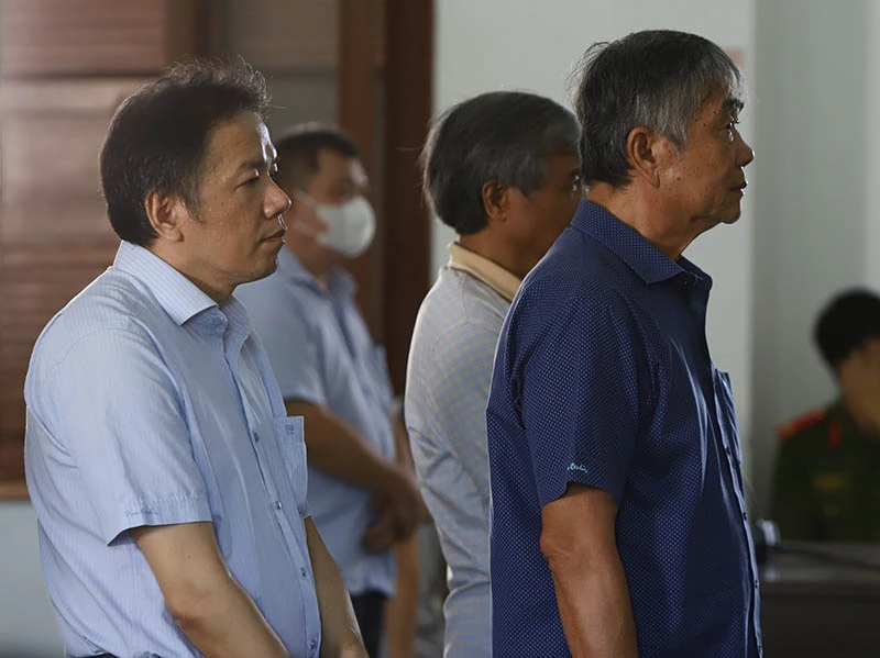 Ba bị cáo là cựu lãnh đạo tại phiên tòa phúc thẩm. Ảnh: XN Ba bị cáo là cựu lãnh đạo tại phiên tòa phúc thẩm. Ảnh: XN