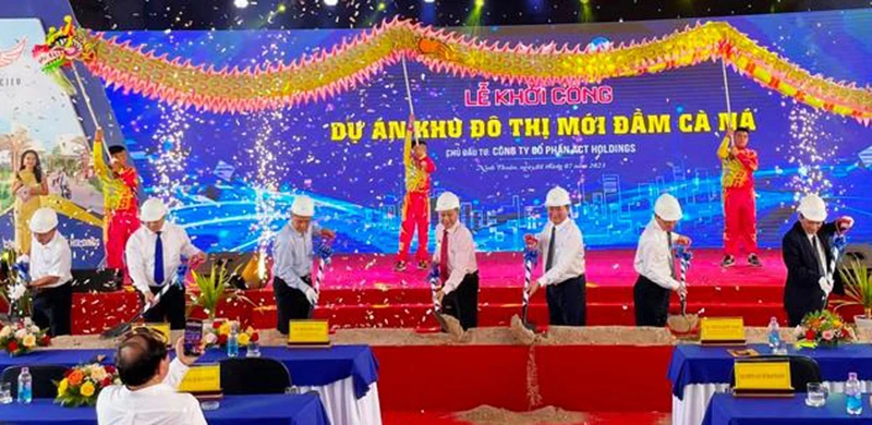 Thực hiện nghi thức khởi công dự án khu đô thị Đầm Cà Ná.