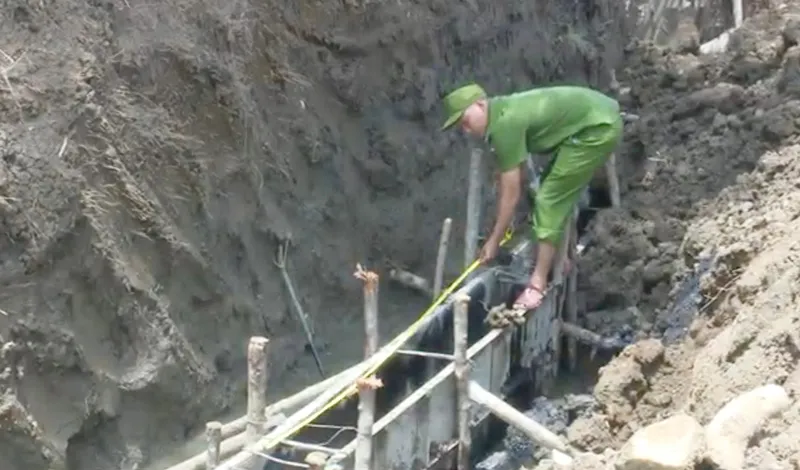 Khu vực bị sập mái ta luy. Ảnh: KHẮC NHO Khu vực bị sập mái ta luy. Ảnh: KHẮC NHO