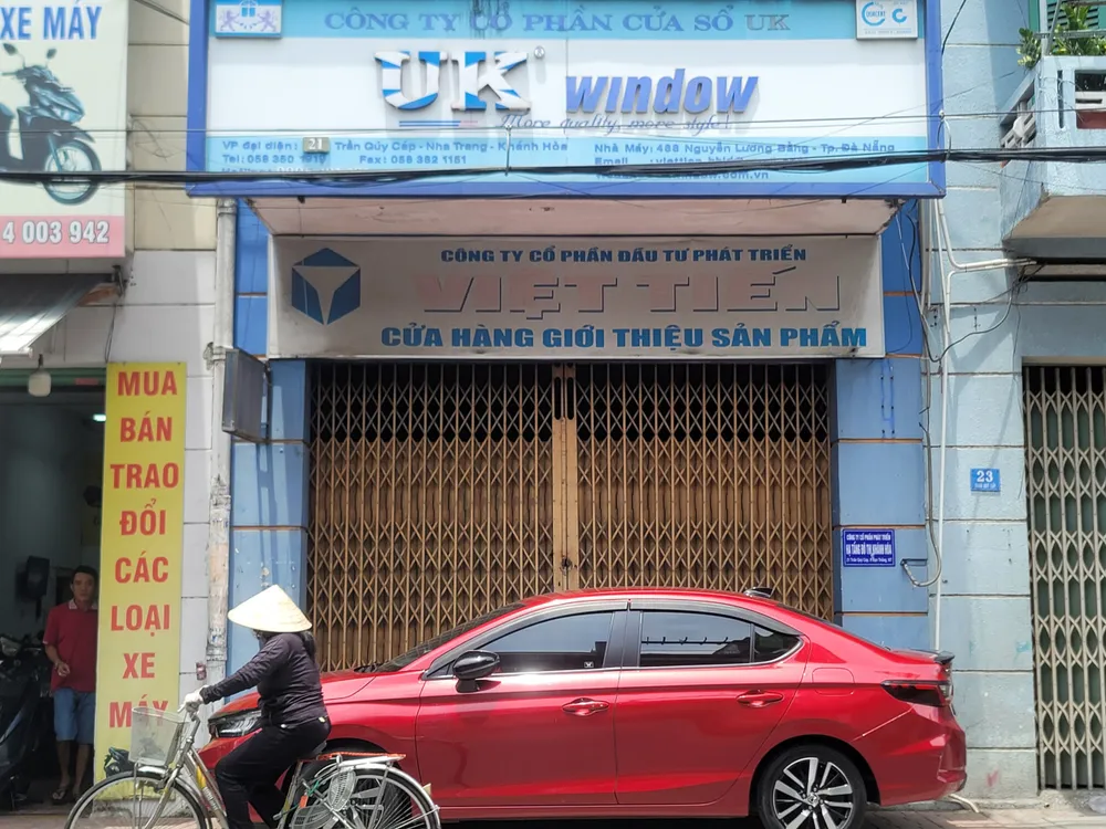 Nhà đất số 21 Trần Quý Cáp được thông báo bán đấu giá với giá khởi điểm hơn 8,6 tỉ đồng nhưng chưa có người mua - Ảnh: TRẦN HƯỚNG dat-vang-nha-trang-1.jpg