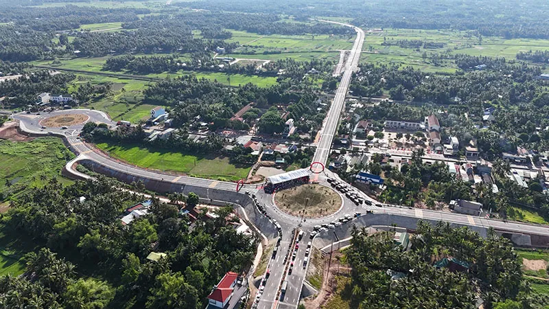 Đường kết nối đường ven biển có ý nghĩa đặc biệt đối với sự phát triển của thị xã Hoài Nhơn. Ảnh: LT duong-ket-noi-2.jpg