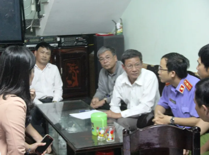 Leo lên nhà chữa cháy, một người tử vong do ngạt ảnh 2 Leo lên nhà chữa cháy, một người tử vong do ngạt ảnh 2