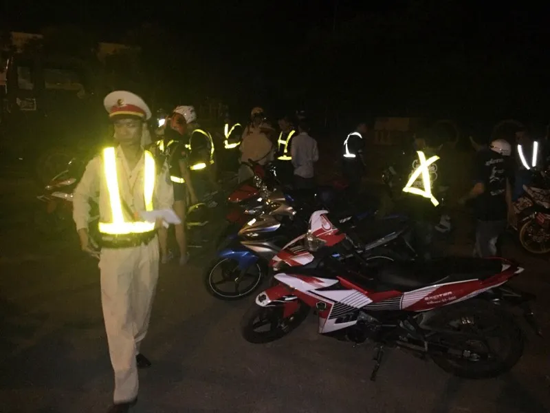 Xử lý hàng chục xe Exciter bám đuổi, cổ vũ nhóm xe 'phượt' Bắc - Nam ảnh 2