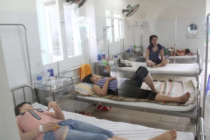 Du khách nhập viện nghi do ngộ độc thực phẩm.