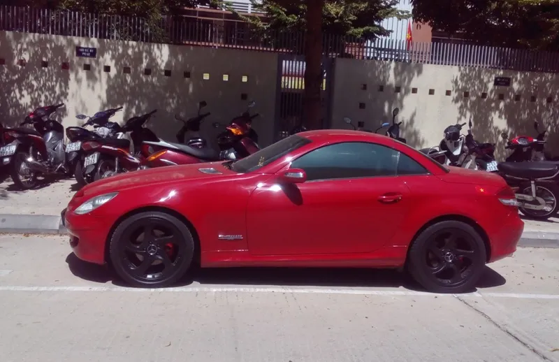 Chiếc xe Mercedes gắn biển số giả để lưu thông